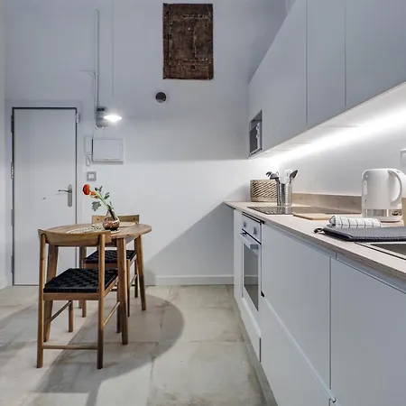 Luxury 1br Born Apartment *